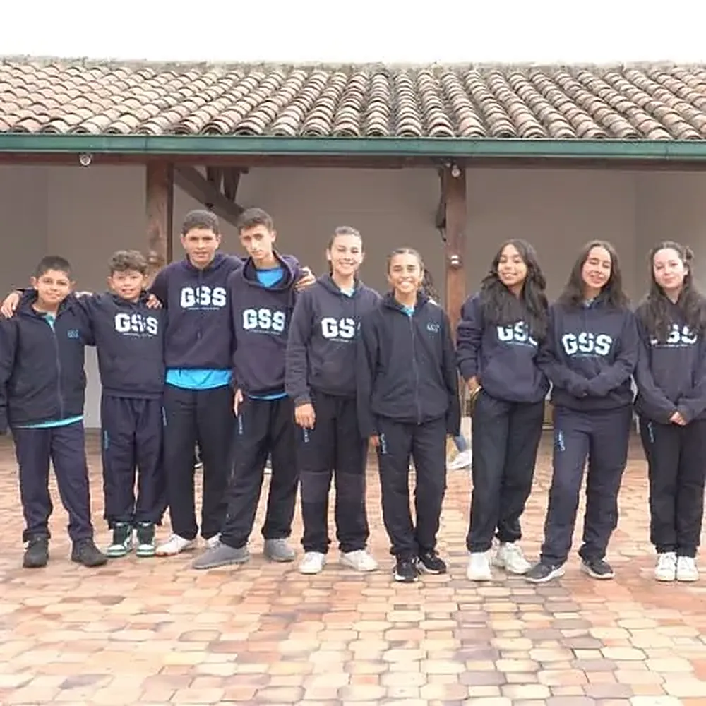 Grupo de estudiantes de secundaria en la sede Chía